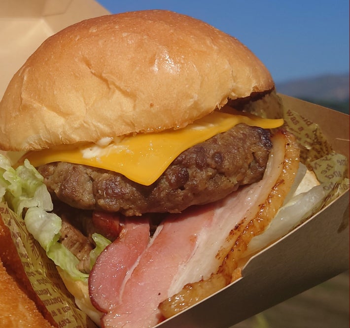 さくらや食産のくまもとあか牛バーガー
