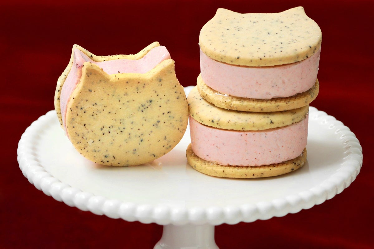ねこねこ「ねこねこバターサンド～紅茶といちご～」初登場！360円 11/1〜3/31