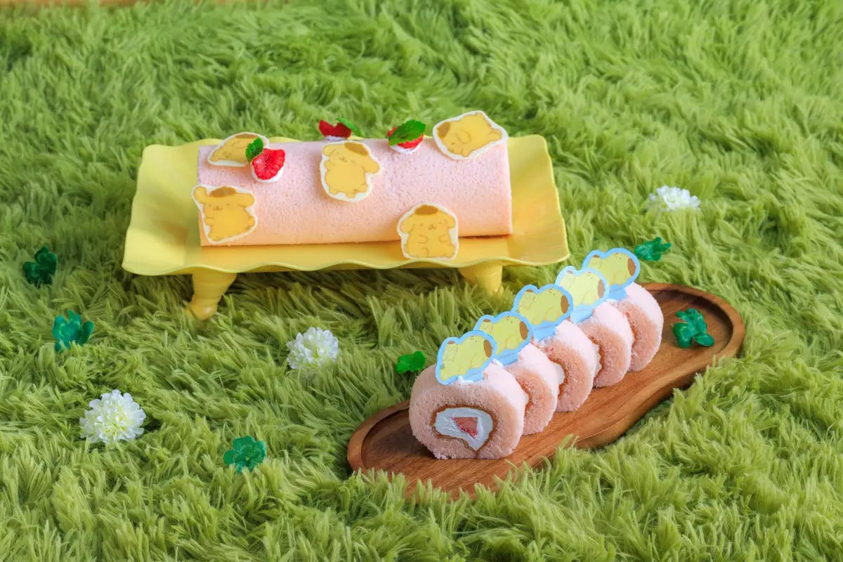【ポムポムプリンのふんわりいちごロールケーキ】 ホテルニューオータニこだわりの「玄米卵」を使用したふわふわ生地で、いちご生クリームを巻いたアニバーサリーにぴったりの豪華なロールケーキ。