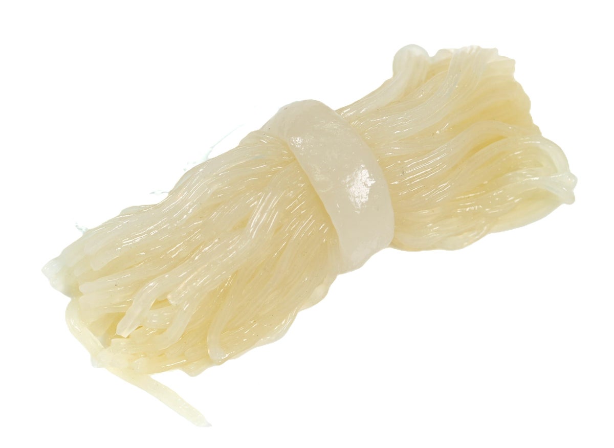 ■味しみ白滝 標準価格:112円(税込120.96円) 販売エリア:全国 ※地域により、規格が異なる場合がございます 3つの白滝を1つにまとめる製法により表面積が増え、つゆ絡みが良くなり、つゆの昆布の風味と鰹をしっかり感じることができます。