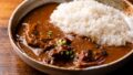 おかわり自由！新宿「和牛ホルモンWAIGAYA」で「オオドリー監修 牛すじカレー」10/1〜