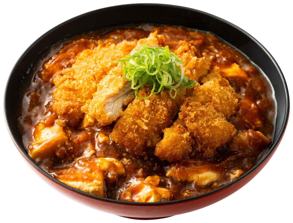 麻婆丼にチキンカツをのせた一品。みそ汁付き。 ・税込1,094円