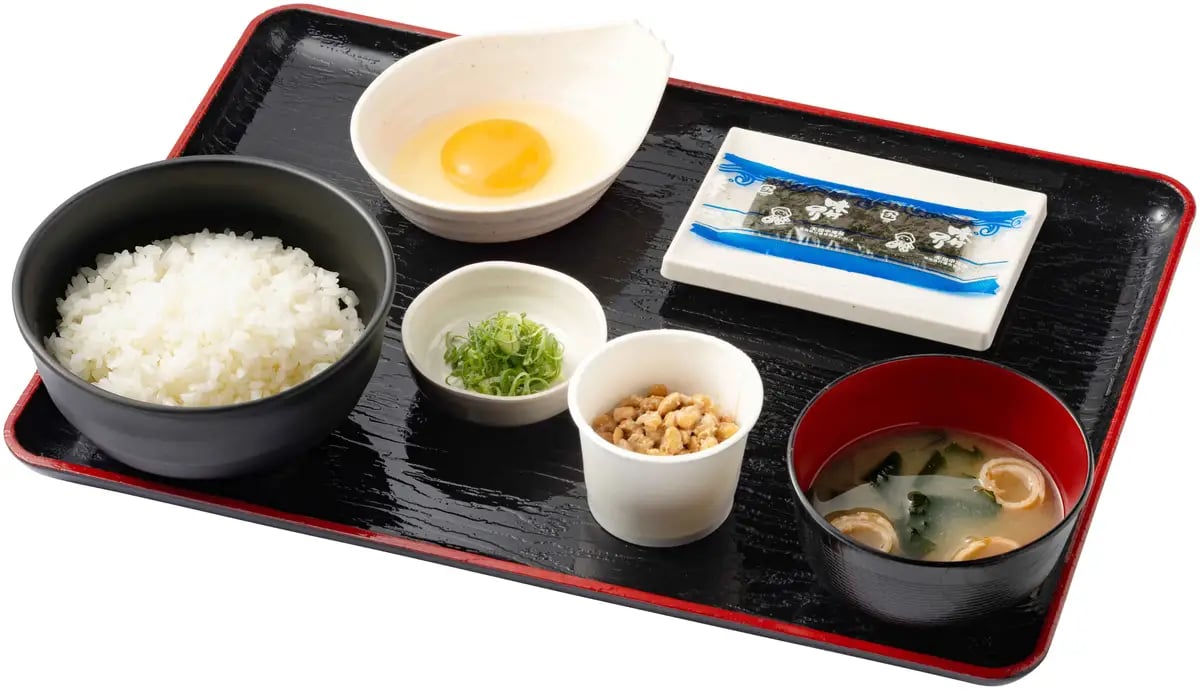 納豆・味付けのり・生たまご・中ライス・みそ汁 税込461円