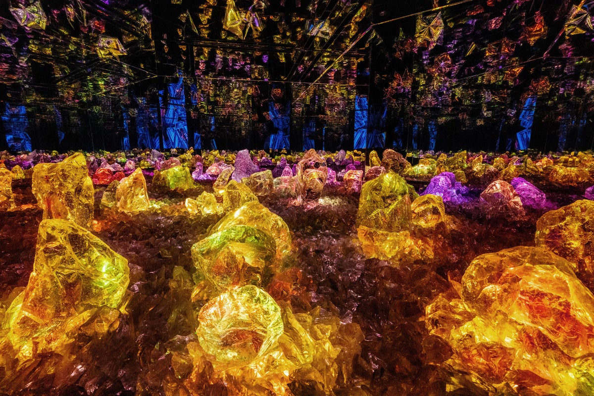 teamLab, Teahouse in a Sea of Light 一滴庵 ©︎ teamLab *Shot in real space. No AI or CGI