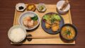 「さっぱりきのこの和風ソースヒレカツ」と「ほろとろGEN角煮」の二つのメインに、ドライリブや小鉢を添えた秋限定「秋麗御膳」。
