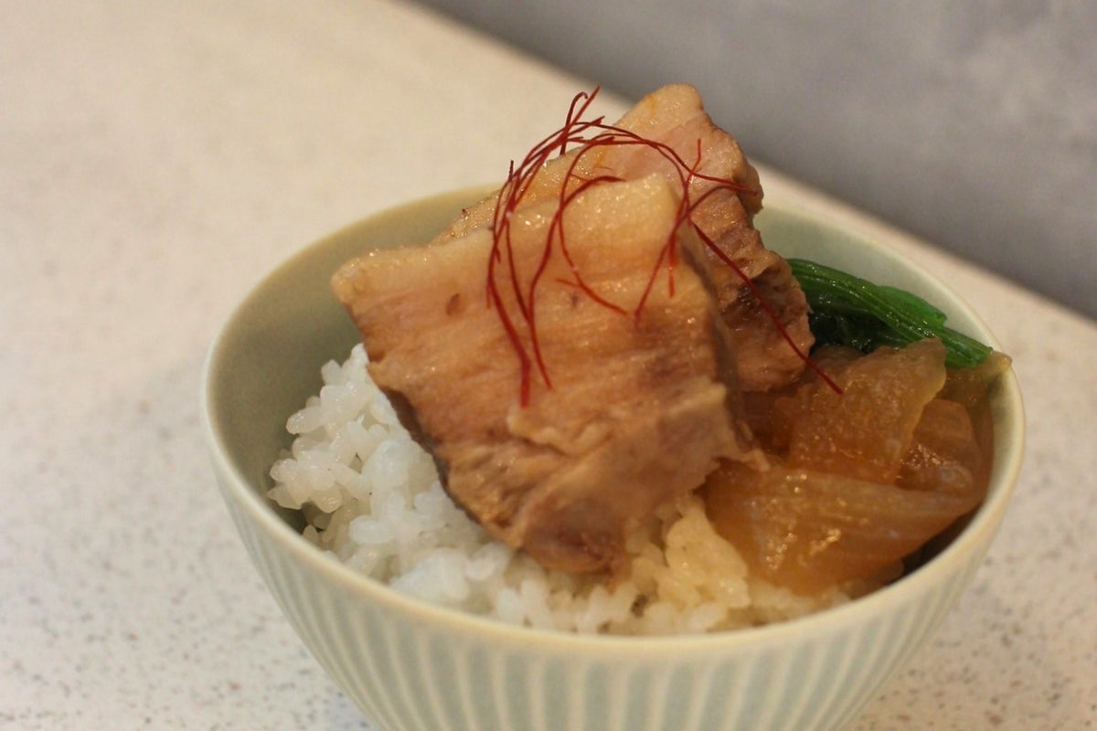 「ほろとろGEN角煮」は、ごはんにのせて角煮丼として楽しむのもおすすめ。