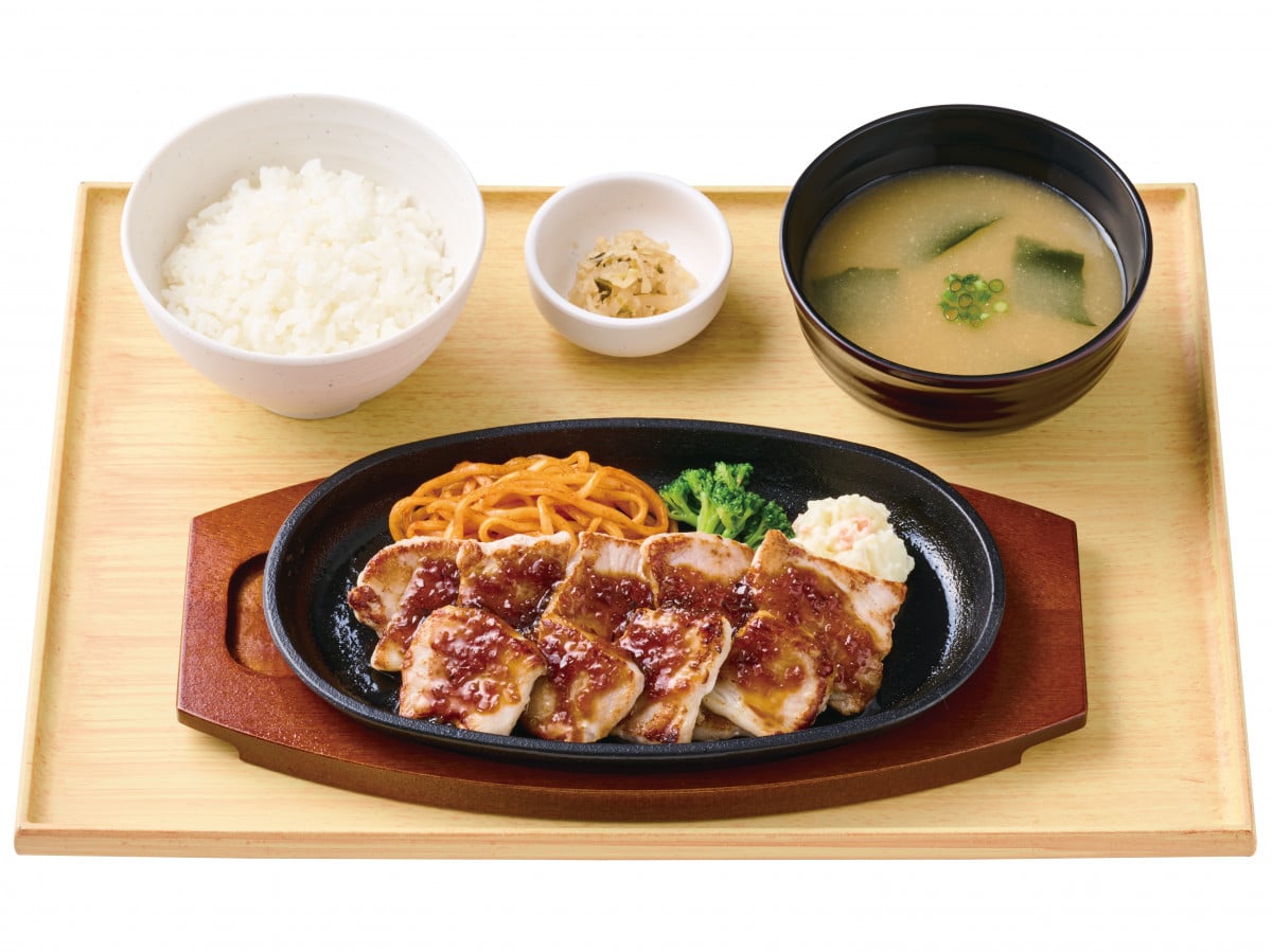 1,230円！やよい軒「～柔らか豚もも肉～国産ポークカットステーキ定食」発売 10/15〜