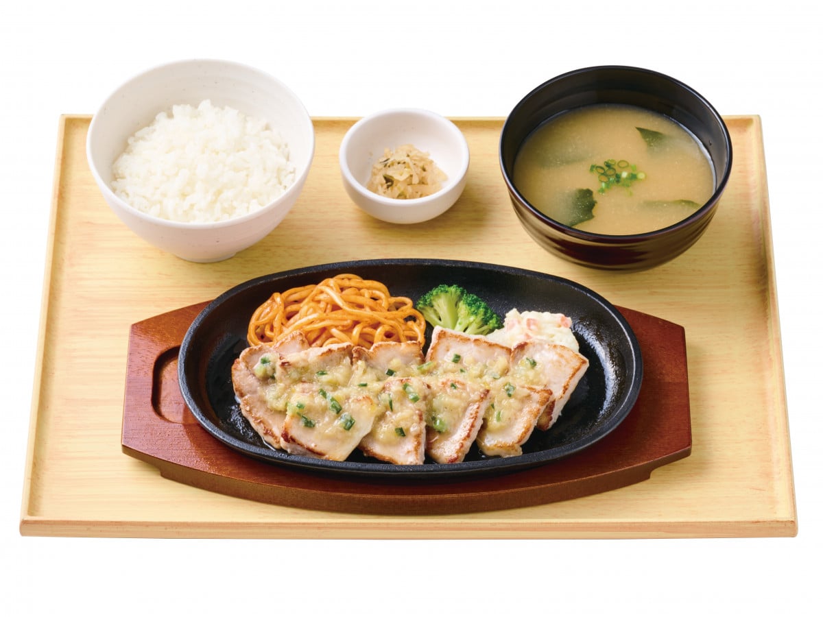 1,230円！やよい軒「～柔らか豚もも肉～国産ポークカットステーキ定食」発売 10/15〜